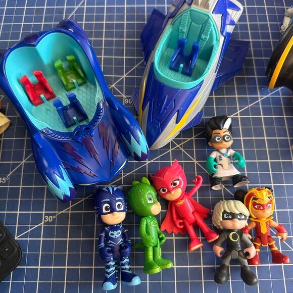 PJ MASK action figure vehicle bundle 8 pcs. - Picture 1 of 1